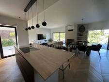 BRUNSTATT, sur les hauteurs, Splendide Villa d'architecte de 190m², 6.50ares, prestation haut de gamme (béton ciré, parquet massif, climatisation, piscine à débordement etc...) Top emplacement!