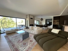 BRUNSTATT, sur les hauteurs, Splendide Villa d'architecte de 190m², 6.50ares, prestation haut de gamme (béton ciré, parquet massif, climatisation, piscine à débordement etc...) Top emplacement!