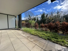 SAINT-LOUIS NEUWEG, résidence de Standing, superbe appartement rez de jardin 2pièces, terrasse, jardin privatif, cave, garage. Cadre verdoyant.