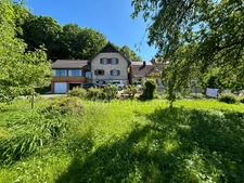 VIEUX-FERRETTE, propriété composé de 2maisons, dont une louée, sur plus de 17ares. Enorme potentiel. Emplacement magnifique!
