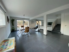 SAINT-LOUIS, 300m station bus pour Bâle, Splendide Villa de 2016, 136m² (+66m² de sous-sol chauffé!!), 8.80ares clos, arboré & paysagé. Vue forêt. Emplacement d'exception!