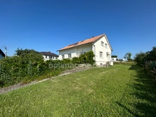 BUSCHWILLER, quartier résidentiel, superbe maison familiale entièrement rénovée en 2024, 186m², 5chambres, 2salles de bains, 7ares, panneau photovoltaique, classe énergie B. Top emplacement.