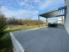 SAINT-LOUIS, 300m station bus pour Bâle, Splendide Villa de 2016, 136m² (+66m² de sous-sol chauffé!!), 8.80ares clos, arboré & paysagé. Vue forêt. Emplacement d'exception!