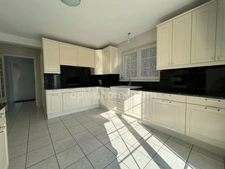 RANTZWILLER, 5min de SIERENTZ, magnifique Villa familiale 189m², 4chambres, 2salles de bains, 12ares, prestation haut de gamme, climatisation, panneau solaire etc... Cadre idyllique. Top emplacement!