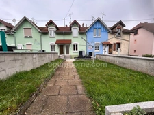 HIRSINGUE, jolie maison mitoyenne, 61m², 2chambres, sous-sol, jardin privatif, grand garage, pompe à chaleur, aucun travaux.