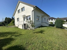 BUSCHWILLER, quartier résidentiel, superbe maison familiale entièrement rénovée en 2024, 186m², 5chambres, 2salles de bains, 7ares, panneau photovoltaique, classe énergie B. Top emplacement.