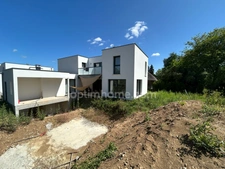 HESINGUE, Villa de 2024, en impasse, 261m² surface totale (173m² habitable), 9.80ares, suite parentale, sous-sol XXL, classe énergie A. Top situation!