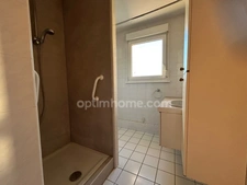 VILLAGE-NEUF, quartier résidentiel en impasse, joli appartement 2pièces de 51.60m², balcon, cave. Top emplacement!