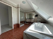 RANTZWILLER, 5min de SIERENTZ, magnifique Villa familiale 189m², 4chambres, 2salles de bains, 12ares, prestation haut de gamme, climatisation, panneau solaire etc... Cadre idyllique. Top emplacement!