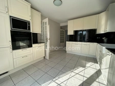 RANTZWILLER, 5min de SIERENTZ, magnifique Villa familiale 189m², 4chambres, 2salles de bains, 12ares, prestation haut de gamme, climatisation, panneau solaire etc... Cadre idyllique. Top emplacement!
