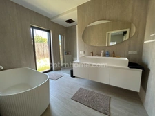 BRUNSTATT, sur les hauteurs, Splendide Villa d'architecte de 190m², 6.50ares, prestation haut de gamme (béton ciré, parquet massif, climatisation, piscine à débordement etc...) Top emplacement!