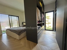 BRUNSTATT, sur les hauteurs, Splendide Villa d'architecte de 190m², 6.50ares, prestation haut de gamme (béton ciré, parquet massif, climatisation, piscine à débordement etc...) Top emplacement!