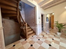 HAGENTHAL LE HAUT, 4Km frontière, Villa Haut de gamme, 289.6m² (353m² surface totale), volume exceptionnelle, espace Wellness 5étoiles, piscine extérieure chauffée, cuisine d'été. Top situation! 