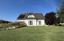 RANTZWILLER, 5min de SIERENTZ, magnifique Villa familiale 189m², 4chambres, 2salles de bains, 12ares, prestation haut de gamme, climatisation, panneau solaire etc... Cadre idyllique. Top emplacement!