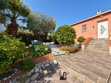 EXCLUSIVITE Montesquieu des Albères Villa récente de 4 faces de plain-pied avec piscine chauffée et Vue sur les Albères
