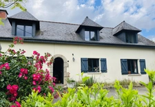 BRIE ,LONGERE DE HAUT POTENTIEL,6 PIECES DONT 4 CHAMBRES,TERRAIN DE 2700M² .