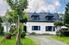BRIE ,LONGERE DE HAUT POTENTIEL,6 PIECES DONT 4 CHAMBRES,TERRAIN DE 2700M² .