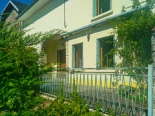 Maison familiale avec un grand terrain