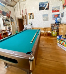 Maison de village en pierre avec dépendances.