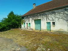Longère à rénover sur 7 000 m2 de terrain