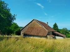 Longère à rénover sur 7 000 m2 de terrain