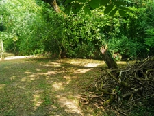 Maison en bord de rivière avec son parc