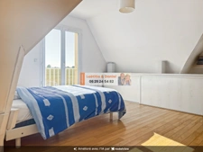 À 3 minutes de Verneuil-sur-Avre, cette maison de 140 m² vous séduira par ses beaux volumes, son terrain clos et arboré de 2 500 m² et son environnement calme avec vue dégagée.