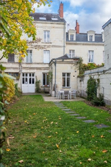 Characterful 15-room house with gîte – Investment or business opportunity – Saumur town centre