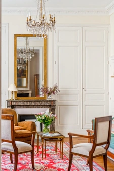 Saumur center - Character house of 346 m², 7 bedrooms, outbuildings and garden.