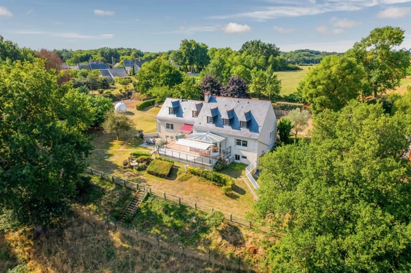 Propriété d'exception avec vue panoramique et calme absolu, proche de SAUMUR.