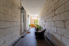 Saumur center - Character house of 346 m², 7 bedrooms, outbuildings and garden.
