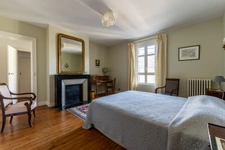 Saumur center - Character house of 346 m², 7 bedrooms, outbuildings and garden.