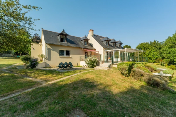 Propriété d'exception avec vue panoramique et calme absolu, proche de SAUMUR.