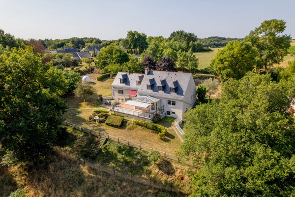 Propriété d'exception avec vue panoramique et calme absolu, proche de SAUMUR.