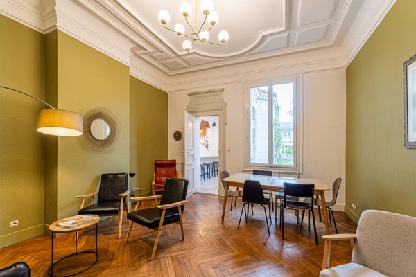 Maison de caractère 15 pièces avec gîte – Investissement ou projet d’exploitation – Saumur centre