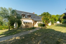 Exceptional property with panoramic views and absolute tranquility, close to SAUMUR.