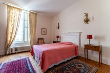 Saumur center - Character house of 346 m², 7 bedrooms, outbuildings and garden.