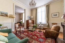 Saumur center - Character house of 346 m², 7 bedrooms, outbuildings and garden.