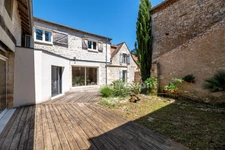 Maison en pierre 6 pièces sur la commune de MAYAC (24).