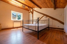 Maison en pierre 6 pièces sur la commune de MAYAC (24)