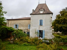 Maison de caractère du XIX ème siècle sur la commune de Champcevinel à 3 km environ du centre de PERIGUEUX.