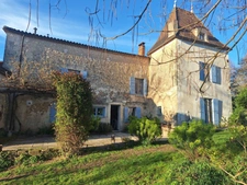 Maison de caractère du XIX ème siècle sur la commune de Champcevinel à 3 km environ du centre de PERIGUEUX.
