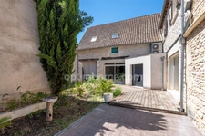 Maison en pierre 6 pièces sur la commune de MAYAC (24)