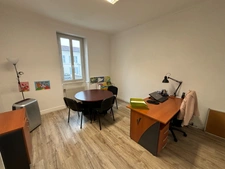 Maison à vendre, louée, 6 pièces DAX (40), dont deux appartements.
