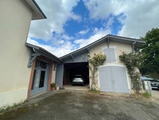 Maison de caractère entièrement rénovée avec plusieurs dépendances 