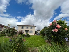 Maison de caractère entièrement rénovée avec plusieurs dépendances 