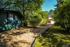 Une maison de Maître contemporaine à Candresse avec dépendances et son jardin de 2500m2 arboré