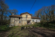 Moulin 7 pièces avec chênaie d'environ 6 hectares