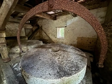 Moulin 7 pièces avec chênaie d'environ 6 hectares