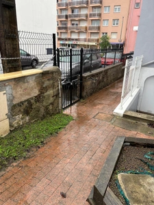 Maison à vendre, louée, 6 pièces DAX (40), dont deux appartements.